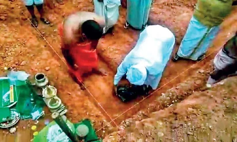 മതസൗഹാർദ മാതൃകയായി തറക്കല്ലിടൽ; മഹല്ല് ഖാദി വിജീഷിന്റെ വീടിന് തറക്കല്ലിട്ടു.